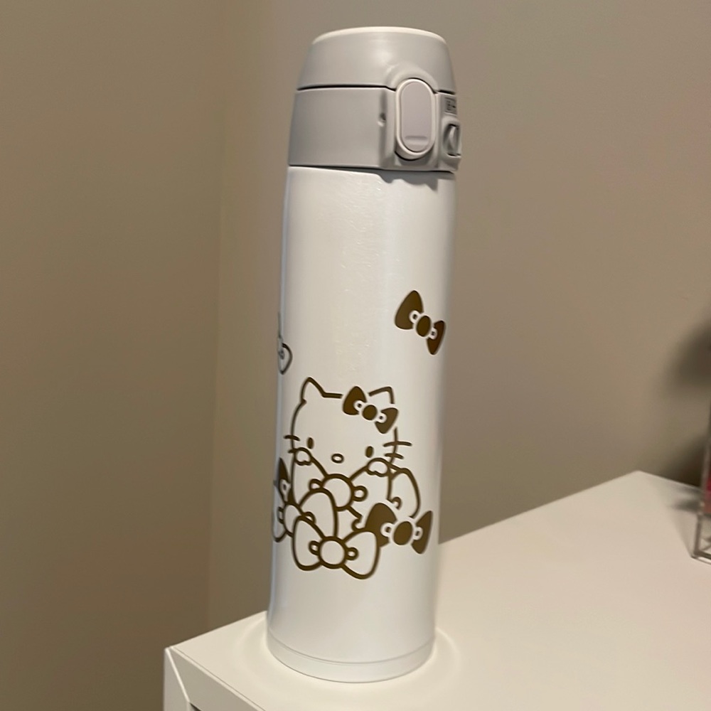 Brand New Limited Edition Hello Kitty x Zojirushi Stainless Steel Water bottle